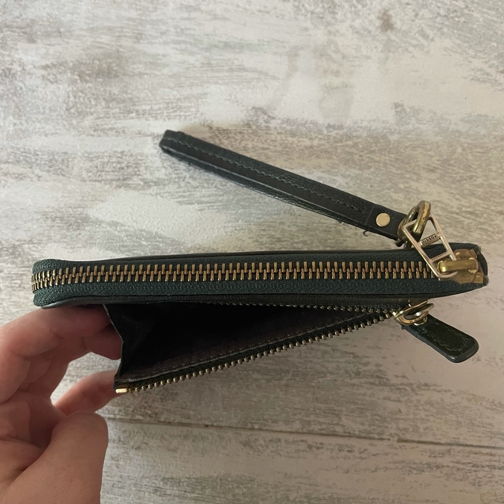 Leather Fossil wristlet - Picture 4 of 8